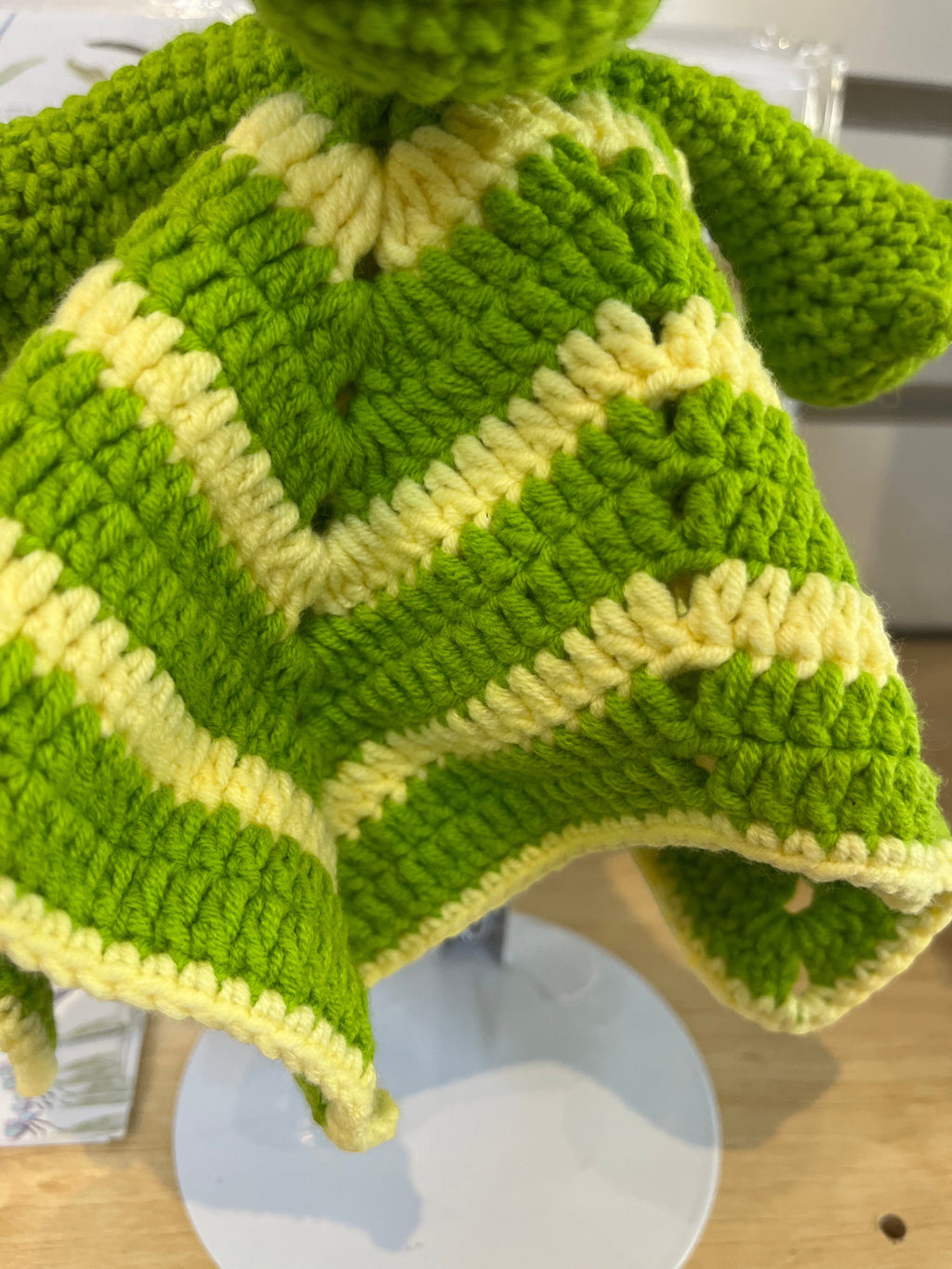 Suzie's Sunshine Dolls Kasabian the Croc lovey blanket, green and cream crochet, 25x25cm